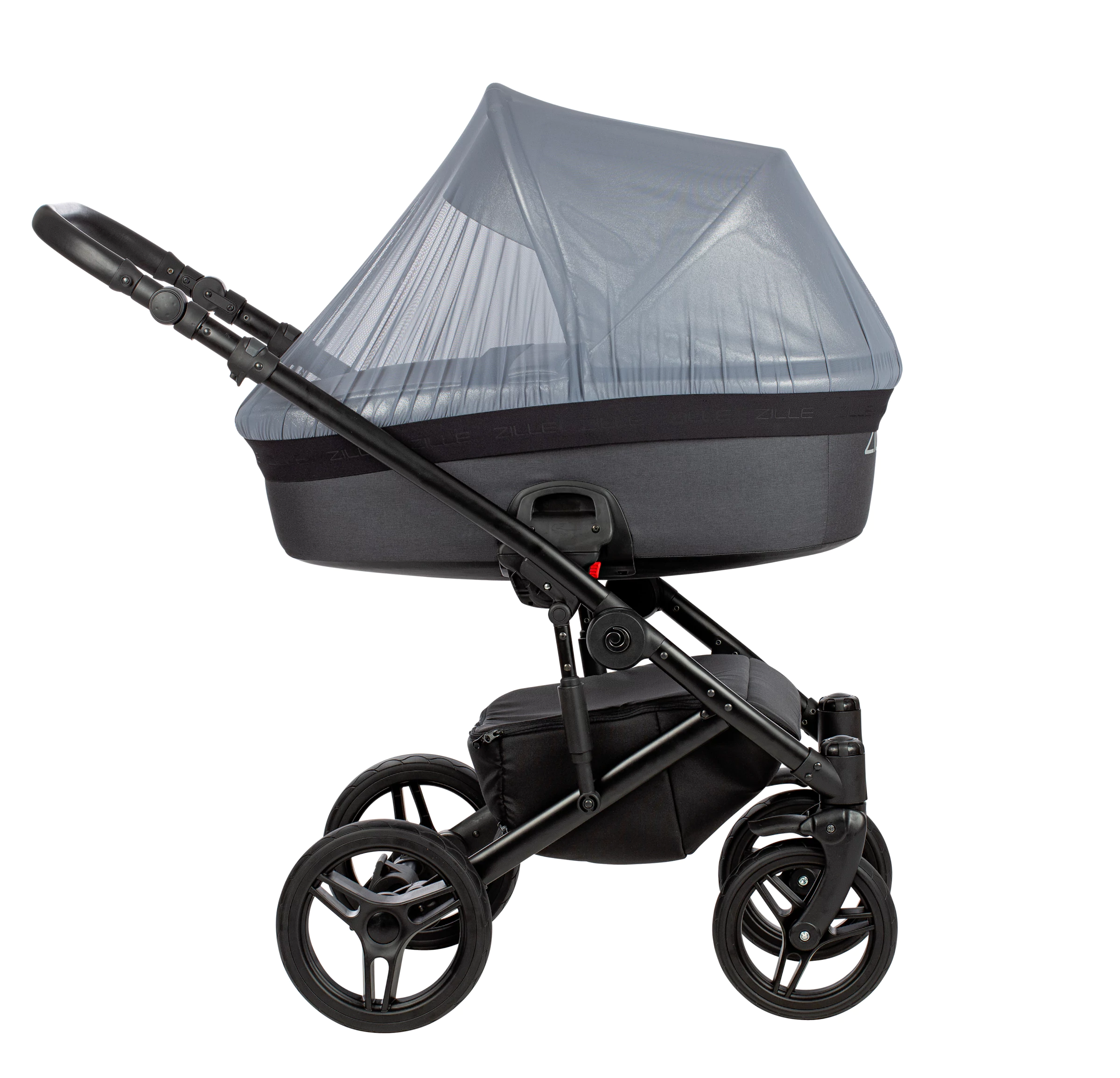 With ZILLE every day is full of travel. So when you relax with your child in the forest or recreation park, ZILLE mosquito net protects your baby preventing various insects from getting inside the stroller.